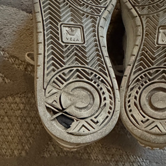 Veja White Women's Sneakers - Picture 4 of 6